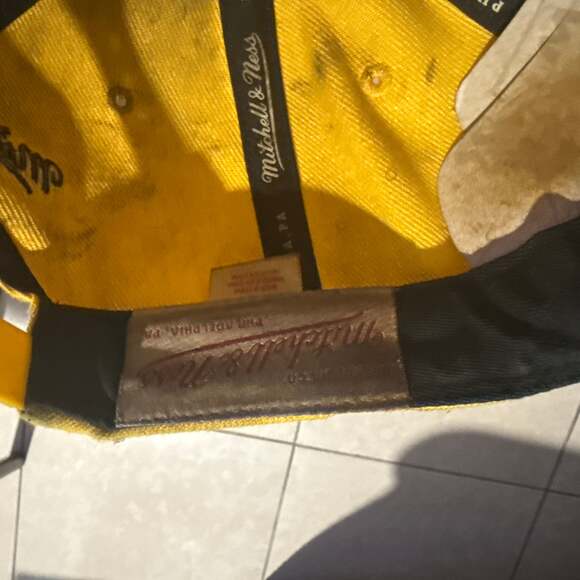 Los Angeles Lakers Snapback Hat, Yellow and Black NBA Cap - Picture 11 of 11